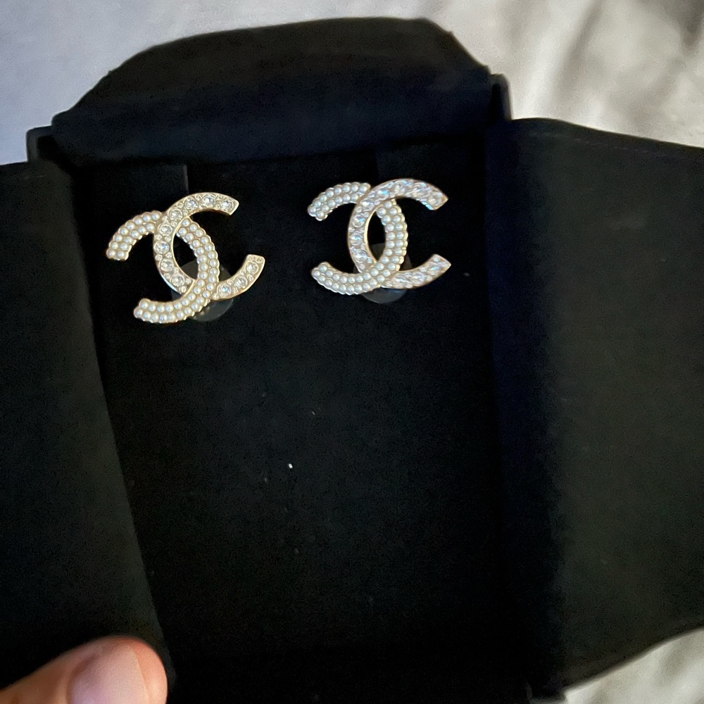 100% authentic chanel earrings comes with original box